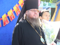 Преосвященный Владимир принял участие в торжественной линейке в честь Дня Знаний 