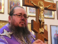 Воздвижение Честного и Животворящего Креста Господня молитвенно отметили в Вознесенском кафедральном соборе 