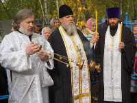 Память его в род и род